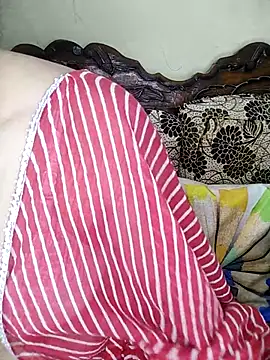 Snapshot of Fair-magic-woman chatting on 10-05-25, 05:47 Fair-magic-woman online show from 10-05-25, 05:47