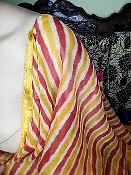 Snapshot of Fair-magic-woman chatting on 09-17-25, 06:21 Fair-magic-woman online show from 09-17-25, 06:21