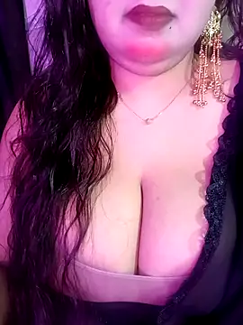 Snapshot of Suhanakhan00 chatting on 05-18-26, 11:04 Suhanakhan00 online show from 05-18-26, 11:04