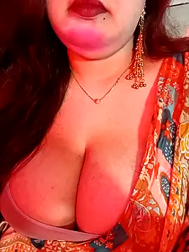 Snapshot of Suhanakhan00 chatting on 05-30-26, 06:13 Suhanakhan00 online show from 05-30-26, 06:13