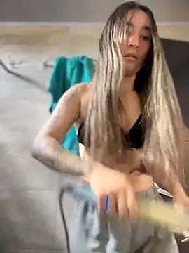 Sophie LS online show from 11-25-25, 03:23