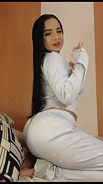 Snapshot of Alissfressa chatting on 06-12-26, 04:43 Alissfressa online show from 06-12-26, 04:43