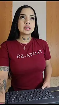 Snapshot of Alissfressa chatting on 06-19-26, 01:44 Alissfressa online show from 06-19-26, 01:44