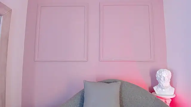 victoria milann online show from 11-30-25, 07:47