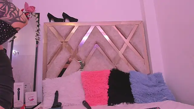 sarawiliamx online show from 11-22-25, 05:39