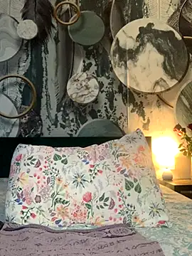 Laura Millf online show from 11-13-25, 10:30