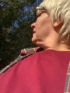 Laura Millf online show from 10-07-25, 11:22