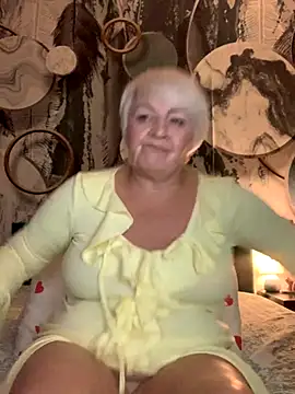 Laura Millf online show from 11-07-25, 05:17