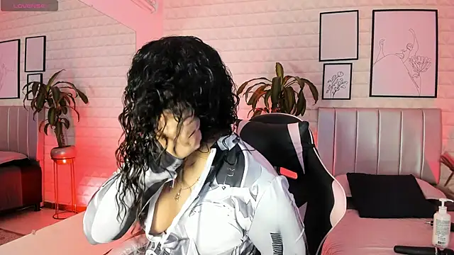 Lizzie-Evans online show from 04-15-26, 12:10