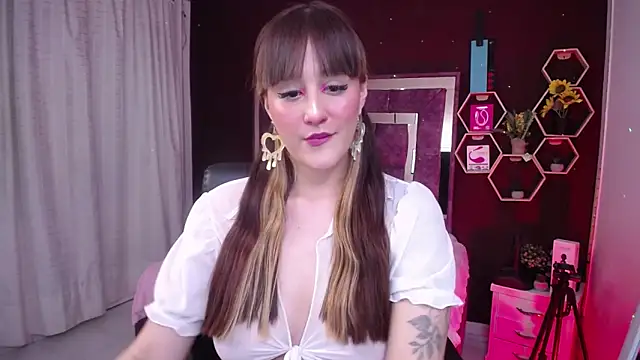 Snapshot of AnabelleGron chatting on 10-10-25, 11:16 AnabelleGron online show from 10-10-25, 11:16