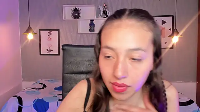 Snapshot of Valeria_roussi chatting on 12-13-24, 04:38 Valeria roussi online show from 12-13-24, 04:38