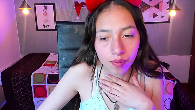 Snapshot of Valeria_roussi chatting on 12-23-24, 06:37 Valeria roussi online show from 12-23-24, 06:37