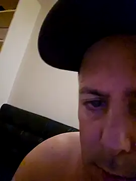 Snapshot of HeteroHotGuy1 chatting on 09-22-25, 03:12 HeteroHotGuy1 online show from 09-22-25, 03:12