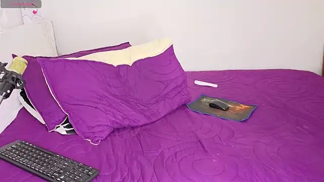 Snapshot of KALE_19 chatting on 10-01-25, 01:11 KALE 19 online show from 10-01-25, 01:11