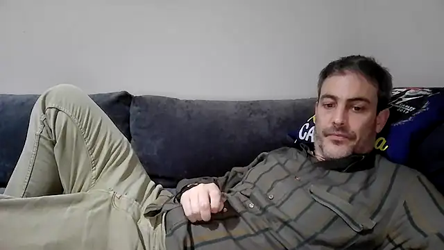 Snapshot of basquehotboy chatting on 02-17-25, 10:05 basquehotboy online show from 02-17-25, 10:05