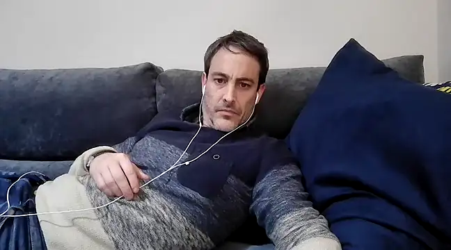 Snapshot of basquehotboy chatting on 03-14-25, 11:00 basquehotboy online show from 03-14-25, 11:00