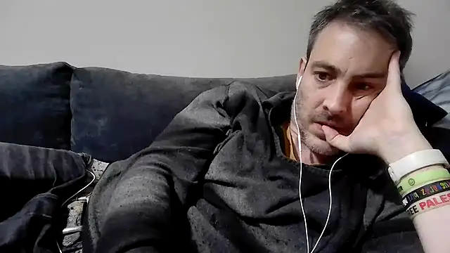 Snapshot of basquehotboy chatting on 02-01-25, 11:27 basquehotboy online show from 02-01-25, 11:27
