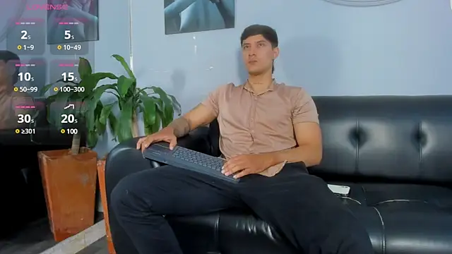 Snapshot of Damian23__ chatting on 02-17-25, 01:55 Damian23 online show from 02-17-25, 01:55