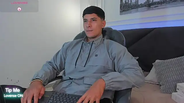 Snapshot of Damian23__ chatting on 02-10-26, 12:48 Damian23 online show from 02-10-26, 12:48