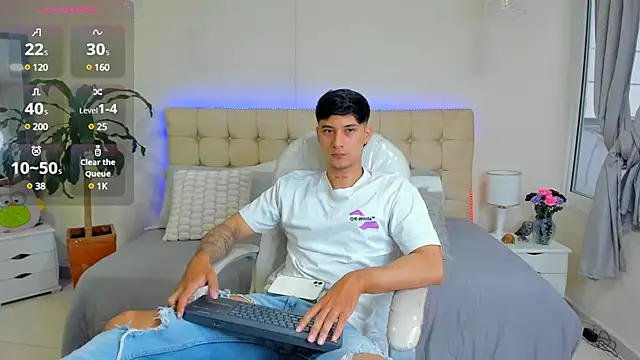 Snapshot of Damian23__ chatting on 02-27-25, 01:49 Damian23 online show from 02-27-25, 01:49