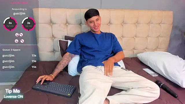 Snapshot of Damian23__ chatting on 10-09-25, 10:16 Damian23 online show from 10-09-25, 10:16