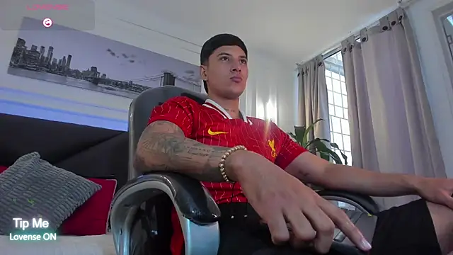 Snapshot of Damian23__ chatting on 03-03-26, 01:18 Damian23 online show from 03-03-26, 01:18