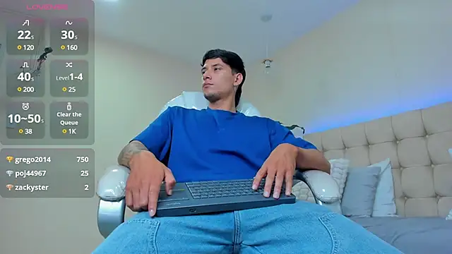 Snapshot of Damian23__ chatting on 02-21-25, 07:32 Damian23 online show from 02-21-25, 07:32