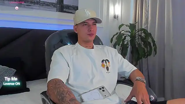 Snapshot of Damian23__ chatting on 02-11-26, 12:38 Damian23 online show from 02-11-26, 12:38