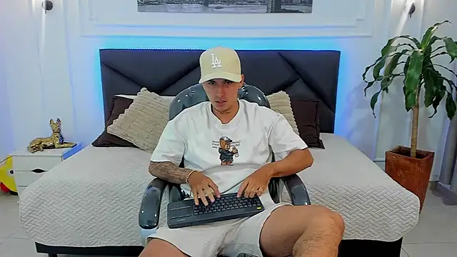 Damian23   online show from 12-02-25, 11:12