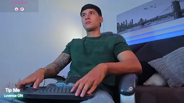 Snapshot of Damian23__ chatting on 02-03-26, 10:53 Damian23 online show from 02-03-26, 10:53