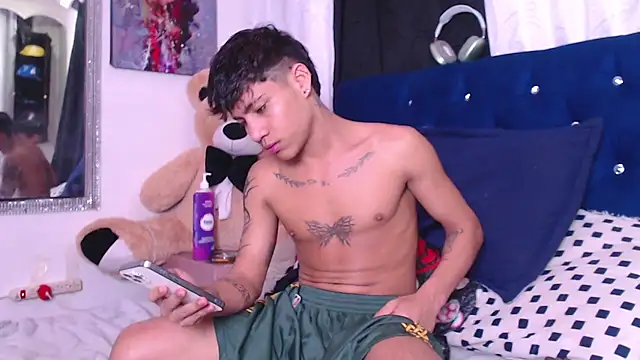 Snapshot of Sexys_Boys_Hot1 chatting on 10-01-25, 05:12 Sexys Boys Hot1 online show from 10-01-25, 05:12
