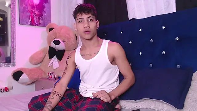 Snapshot of Sexys_Boys_Hot1 chatting on 09-21-25, 01:22 Sexys Boys Hot1 online show from 09-21-25, 01:22