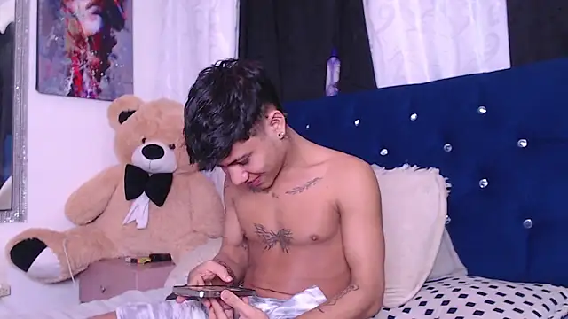 Snapshot of Sexys_Boys_Hot1 chatting on 10-03-25, 05:09 Sexys Boys Hot1 online show from 10-03-25, 05:09