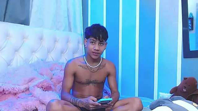 Snapshot of Sexys_Boys_Hot1 chatting on 01-15-25, 11:19 Sexys Boys Hot1 online show from 01-15-25, 11:19