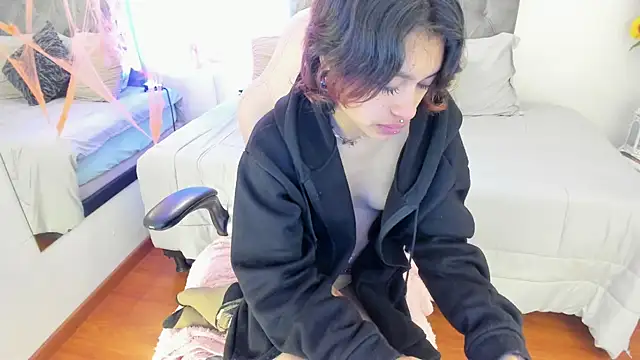 Kat cute  online show from 10-10-25, 06:03