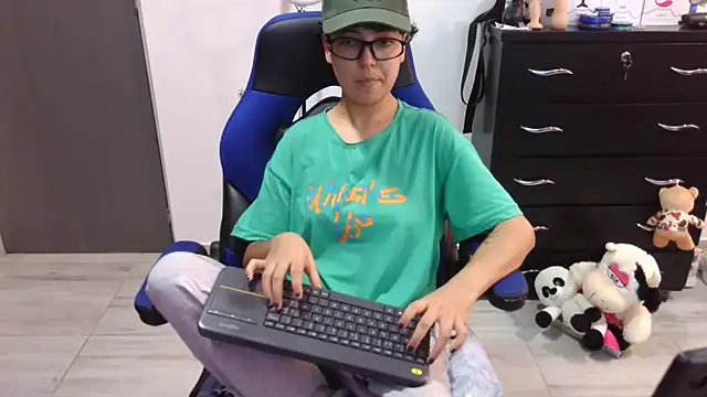 thomascooper7 online show from 12-14-25, 06:46