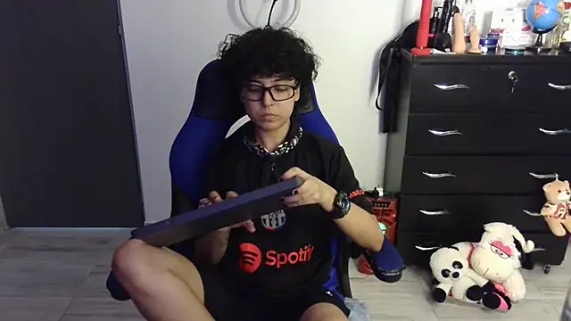 thomascooper7 online show from 04-13-26, 07:07