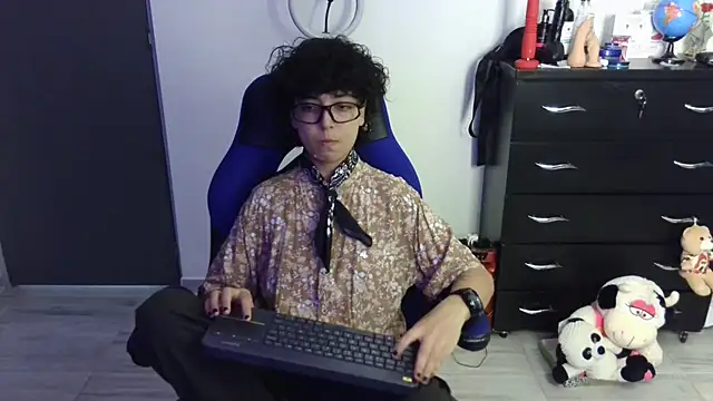 thomascooper7 online show from 04-12-26, 08:34