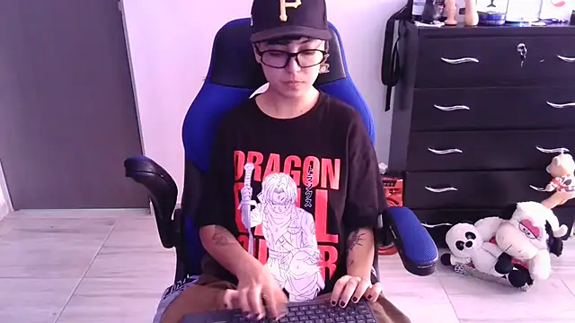 thomascooper7 online show from 11-22-25, 04:06