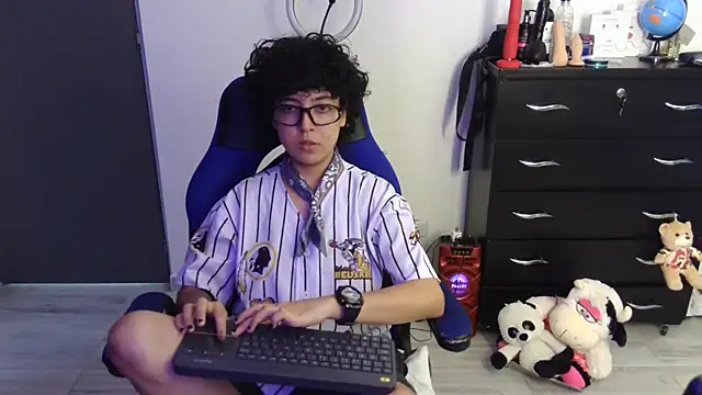 Snapshot of thomascooper7 chatting on 04-18-26, 06:21 thomascooper7 online show from 04-18-26, 06:21