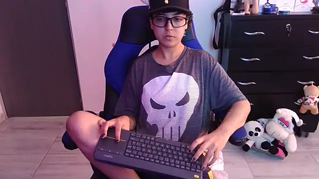 thomascooper7 online show from 12-18-25, 07:07