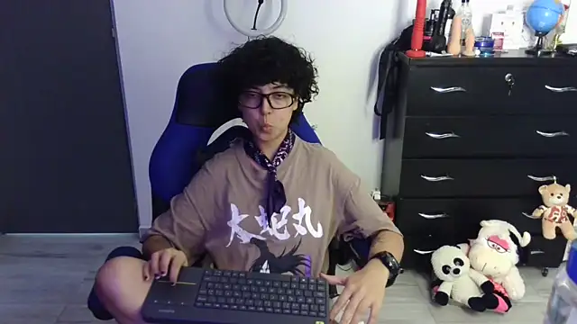 thomascooper7 online show from 04-16-26, 07:36