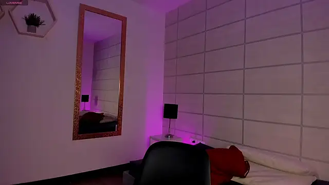 Christine Laam online show from 04-18-26, 12:18