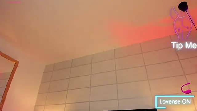Snapshot of Christine_Laam chatting on 09-30-25, 12:44 Christine Laam online show from 09-30-25, 12:44