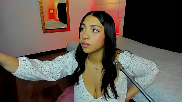 Snapshot of Christine_Laam chatting on 10-13-25, 12:07 Christine Laam online show from 10-13-25, 12:07