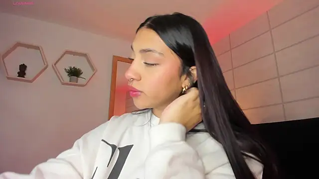 Snapshot of Christine_Laam chatting on 09-16-25, 11:55 Christine Laam online show from 09-16-25, 11:55