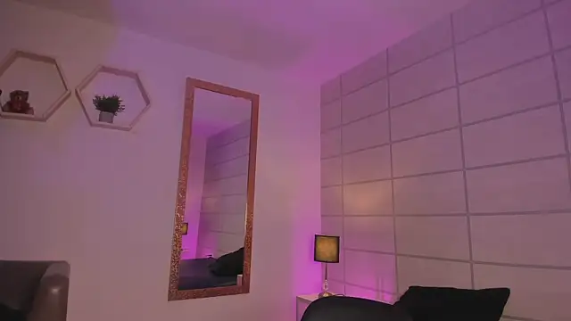 Snapshot of Christine_Laam chatting on 06-08-26, 12:06 Christine Laam online show from 06-08-26, 12:06