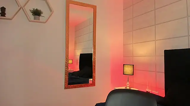 Snapshot of Christine_Laam chatting on 10-10-25, 12:06 Christine Laam online show from 10-10-25, 12:06