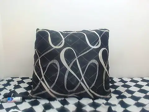 Snapshot of DarkGorgeous chatting on 05-11-26, 02:45 DarkGorgeous online show from 05-11-26, 02:45