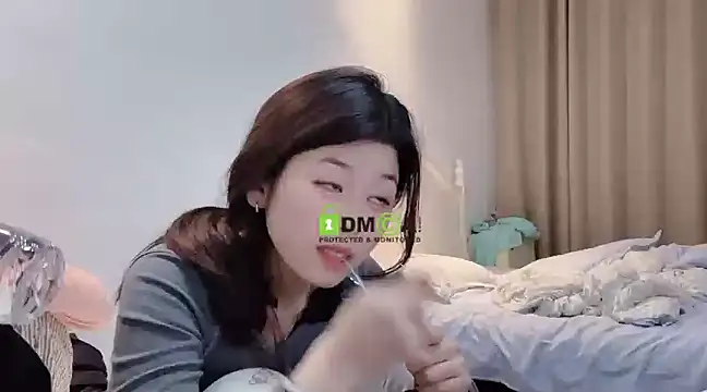 Snapshot of MM_YY_SS chatting on 01-02-25, 02:35 MM YY SS online show from 01-02-25, 02:35